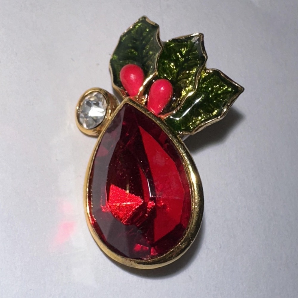 VTG Avon Red Teardrop Holly Earrings Gold Tone Green Enamel Rhinestone Holiday - Picture 3 of 6